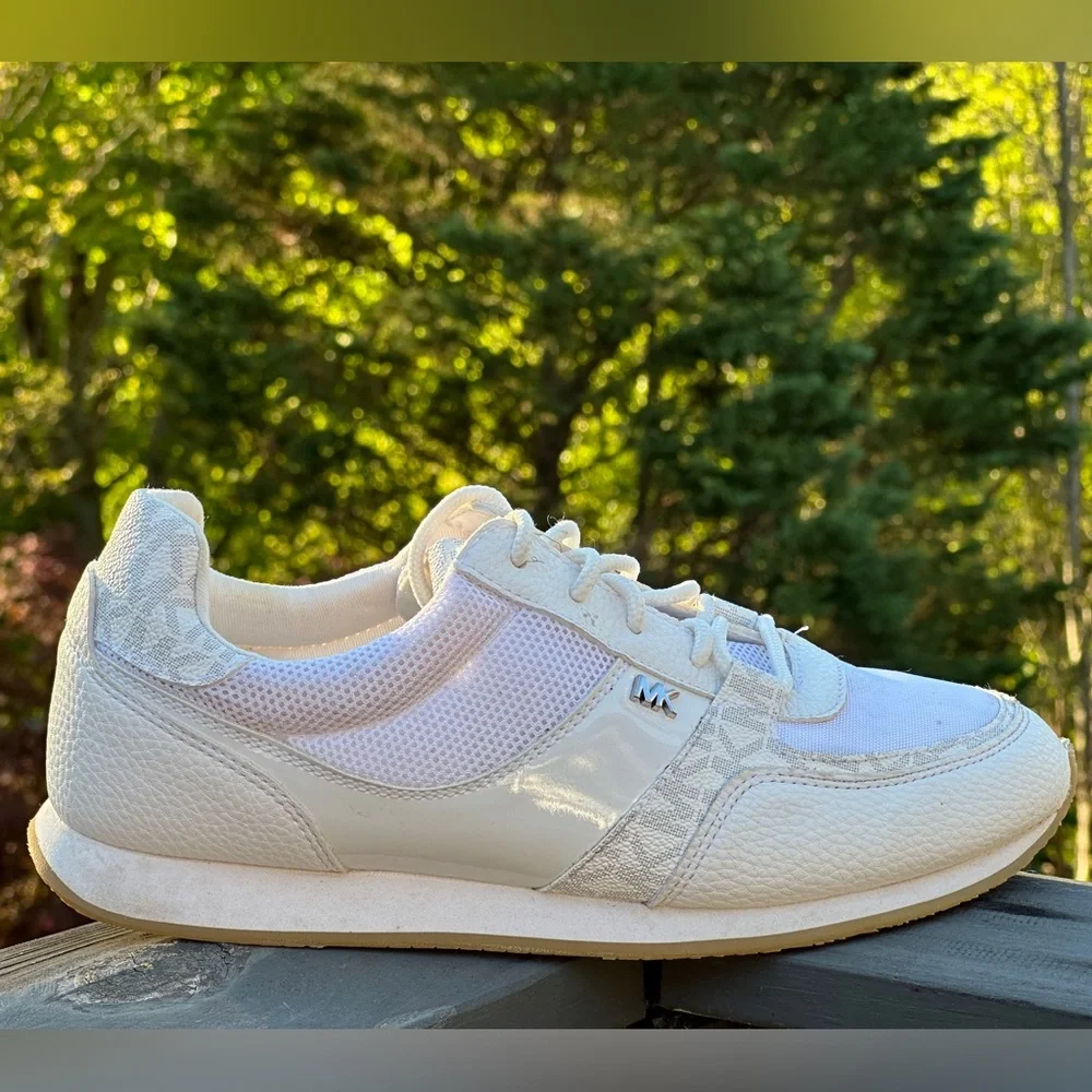 Michael Kors White Casual Sneaker - Size US Womens 9 - Picture 2 of 9
